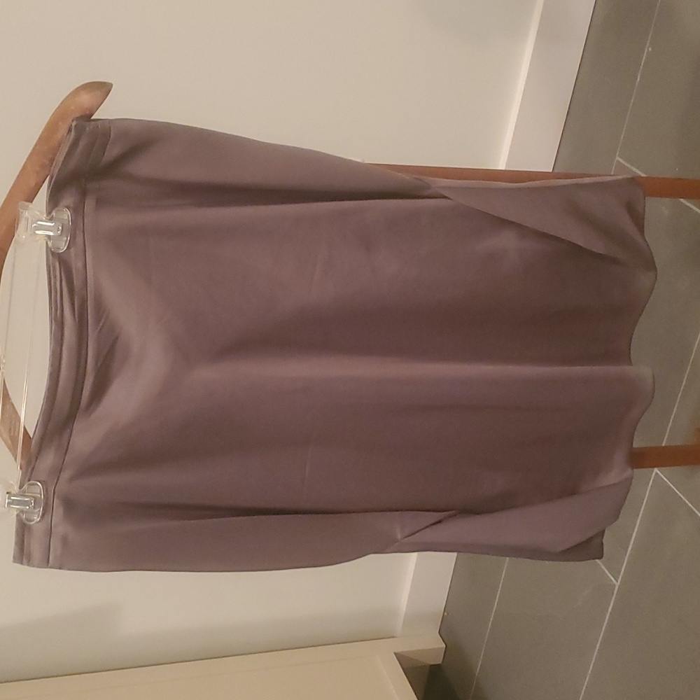 Giorgio Armani authentic gray silk skirt knee lenth. US Size 12.